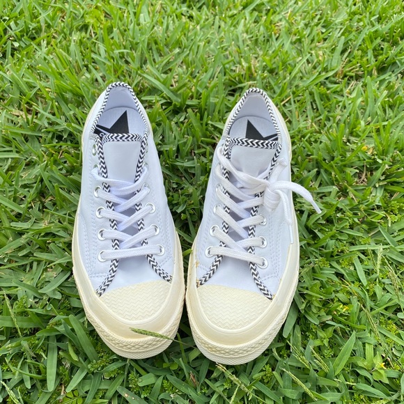 chuck taylor all star mission v